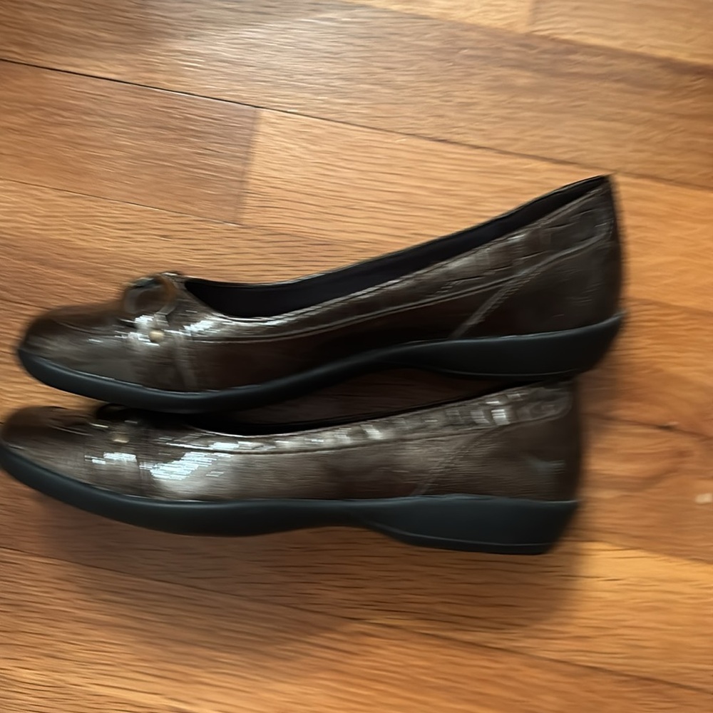Karen Scott slip on ballet flats in chocolate with buckle size 7 - Picture 7 of 10